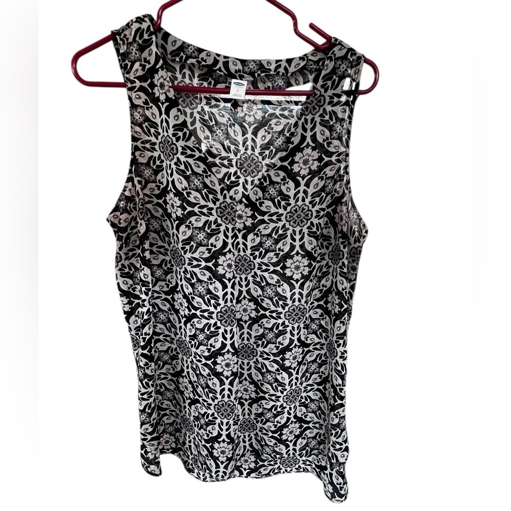 Old Navy Black and Cream Floral Tank Top - Picture 2 of 4